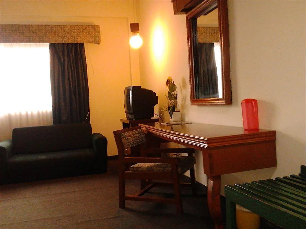 Hotel Las Pergolas 과달라하라